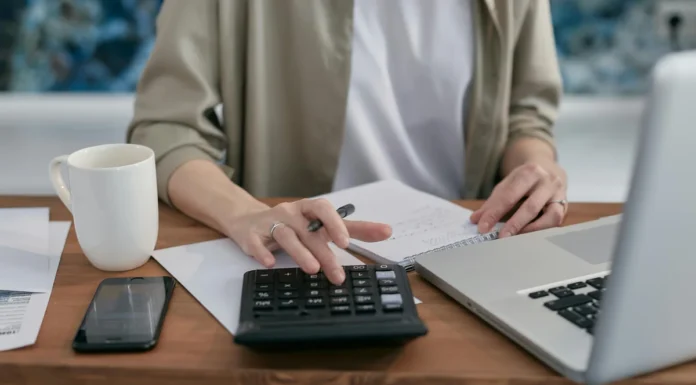 Great reasons for an Indonesian business to outsource its payroll services Payroll services