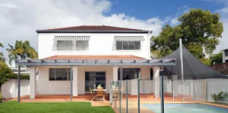 Keeping Your Outdoor Space Kid-Safe Without Compromising on Style frameless glass fence