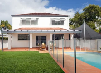 Keeping Your Outdoor Space Kid-Safe Without Compromising on Style frameless glass fence