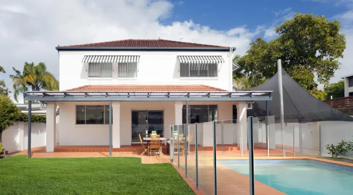 Keeping Your Outdoor Space Kid-Safe Without Compromising on Style frameless glass fence